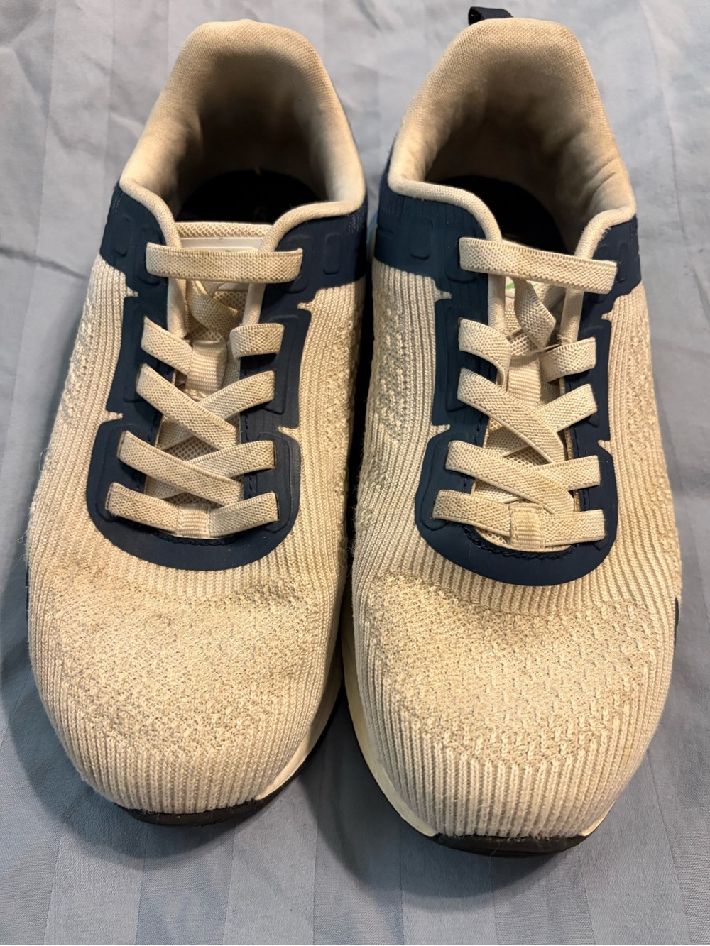 Boy’s 5 Avia White and Blue O2 Air